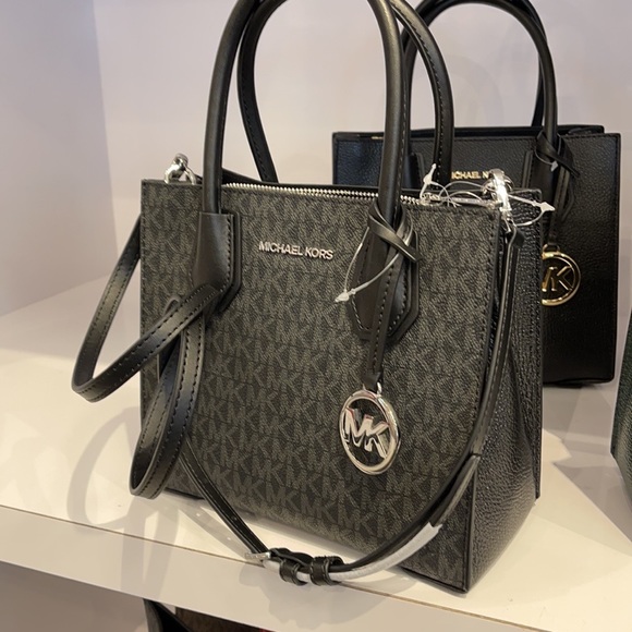 Michael Kors Mercer Medium Pebbled Leather Crossbody Bag - Picture 13 of 16